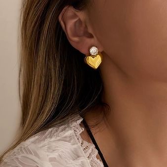 Chansutt Pearls Annie Heart Stud