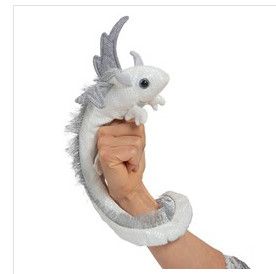 PEARL DRAGON WRISTLET