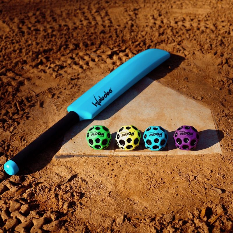 LAND CRACKET W/ MOONBALL