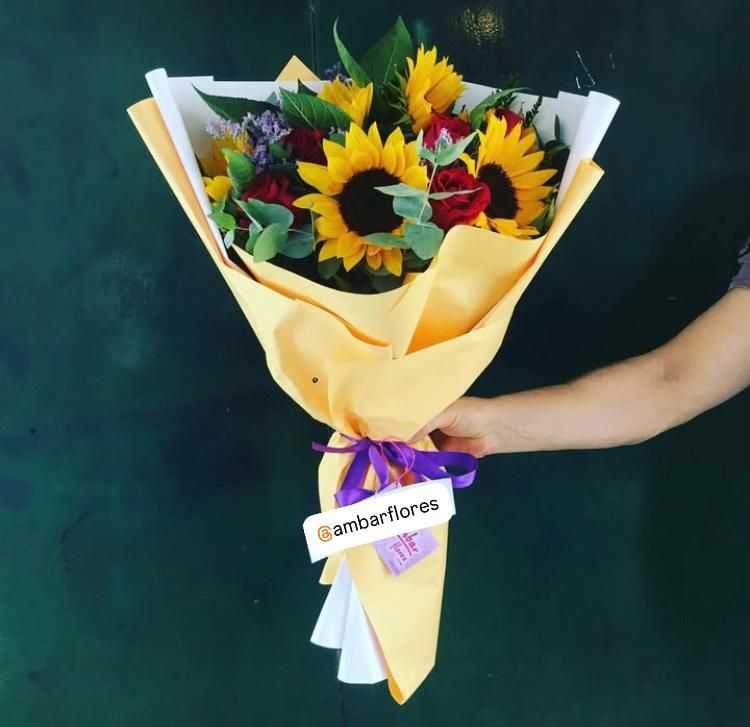 Buquê de girassóis e rosas