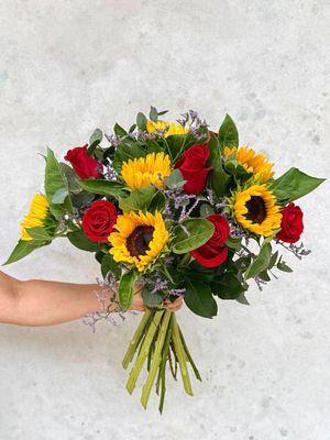 Ramo de Girasoles y rosas