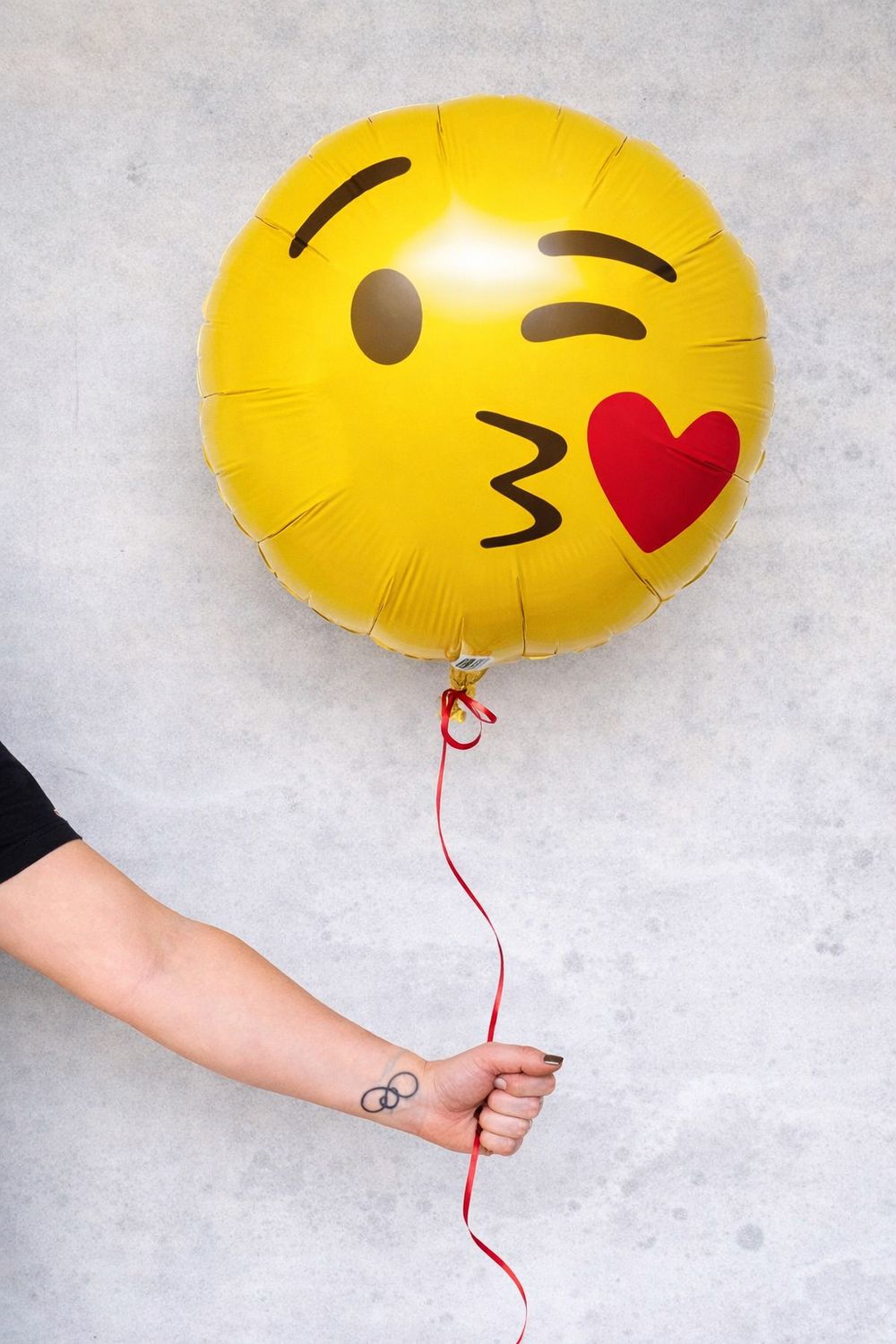 Kiss Emoji Helium Mylar Balloon