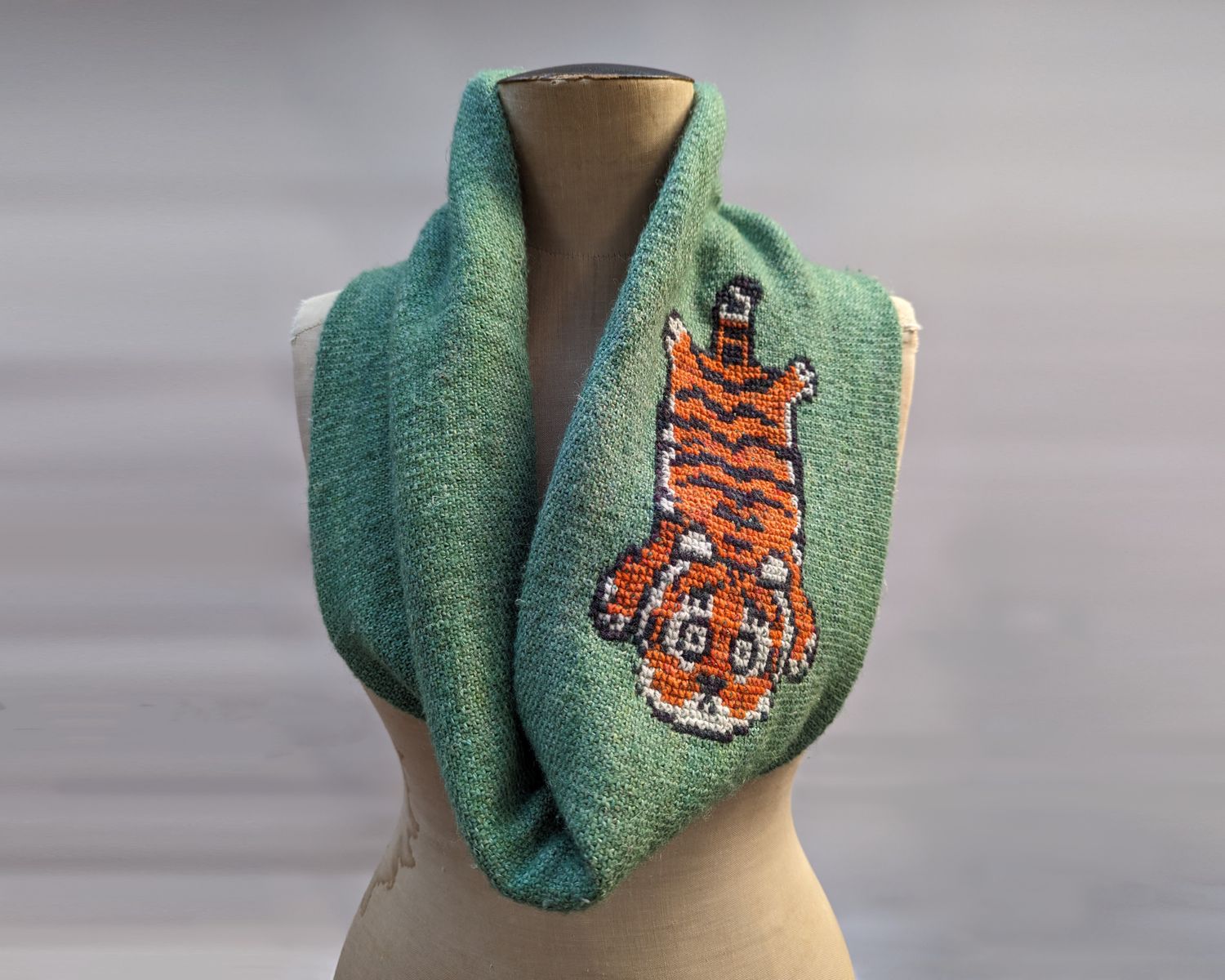 Tiger cowl