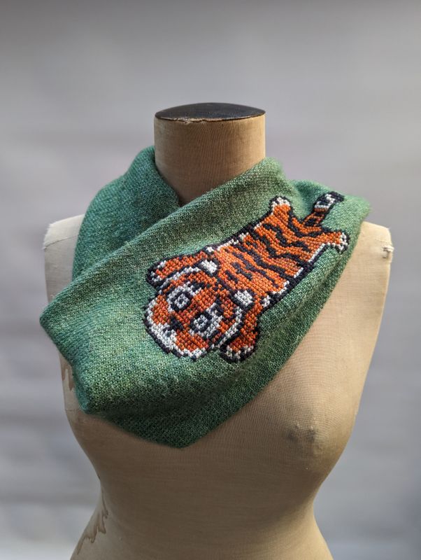 Tiger cowl