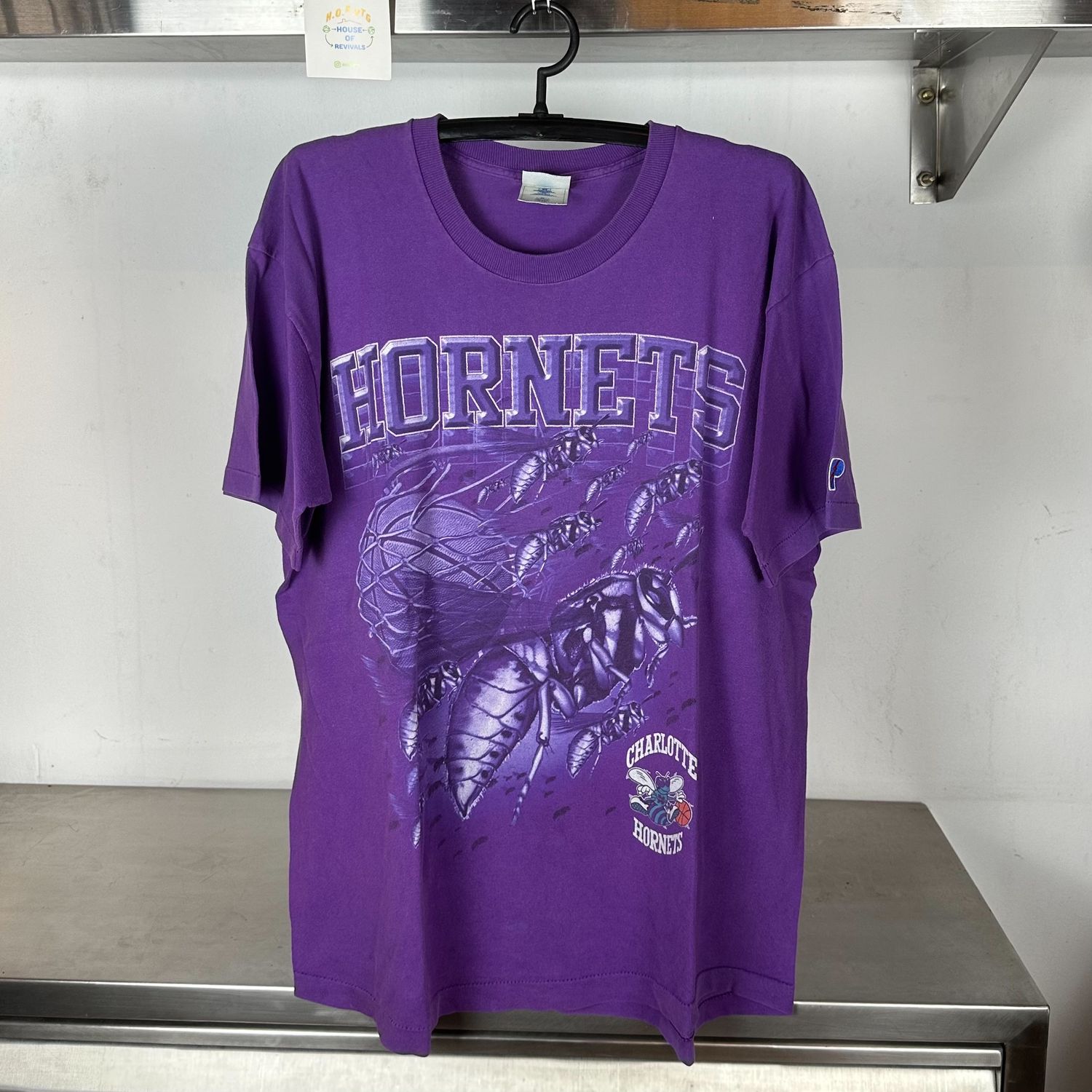 90s Charlotte Hornets Bees Graphic NBA Pro Player XL single stitch T-shirt
