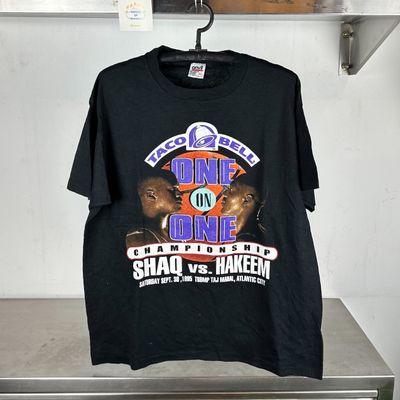 1995 Shaquille O’ Neal Shaq VS Hakeem Olajuwon Taco Bell One on One XL single stitch T-shirt