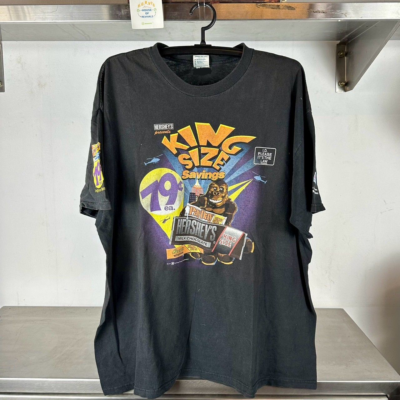 ​Vintage 2001 Hershey&#39;s King Size Saving King Kong Snacks Candies Promo XL T-Shirt