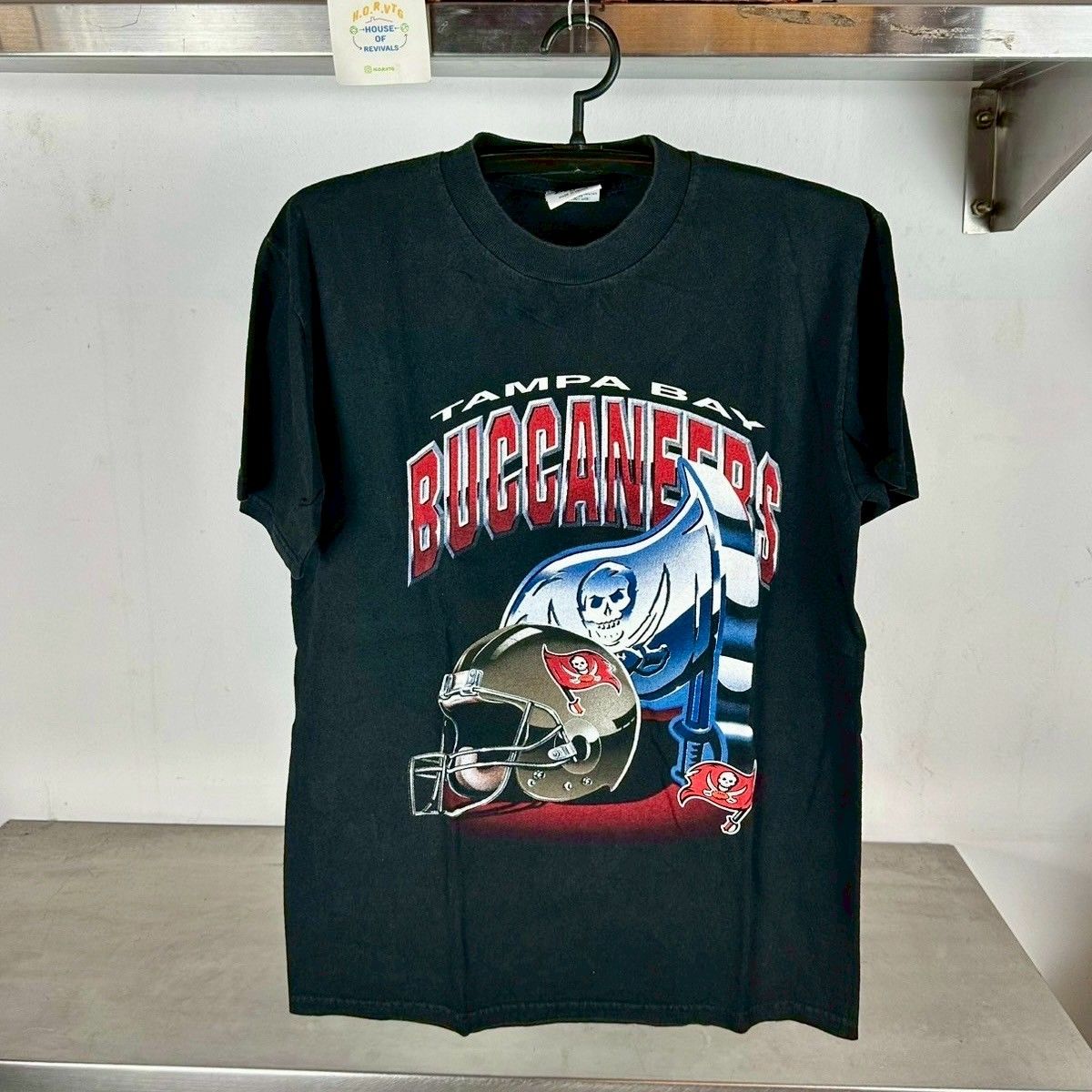 Vintage 90s Tampa Bay Buccaneers Football NFL Medium T-shirt