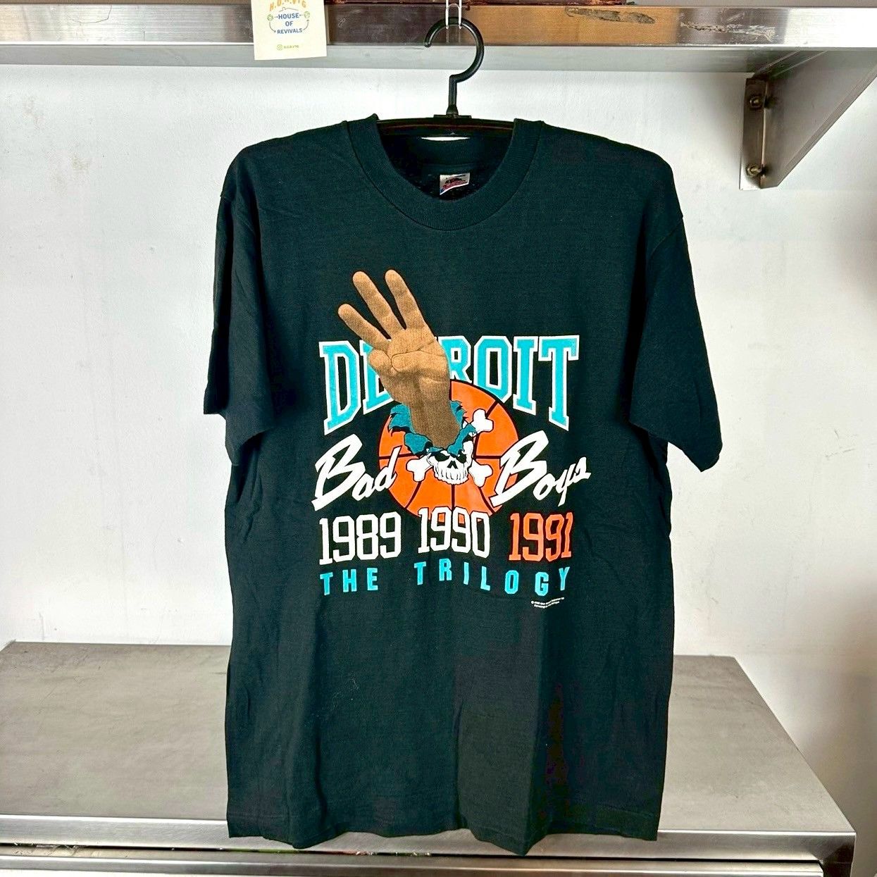 Vintage 1990 Detroit Pistons Bad Boys The Trilogy NBA Large T-shirt