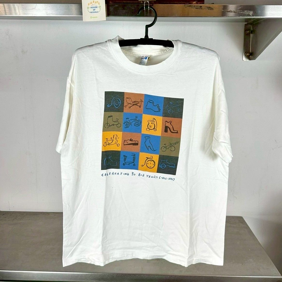 Vintage 1996 Butterfield &amp; Robinson Celebrating 30 Years Artwork L T-shirt