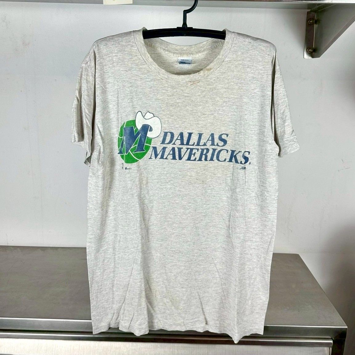 ​Vintage 90s Dallas Mavericks Retro Logo NBA T-Shirt
