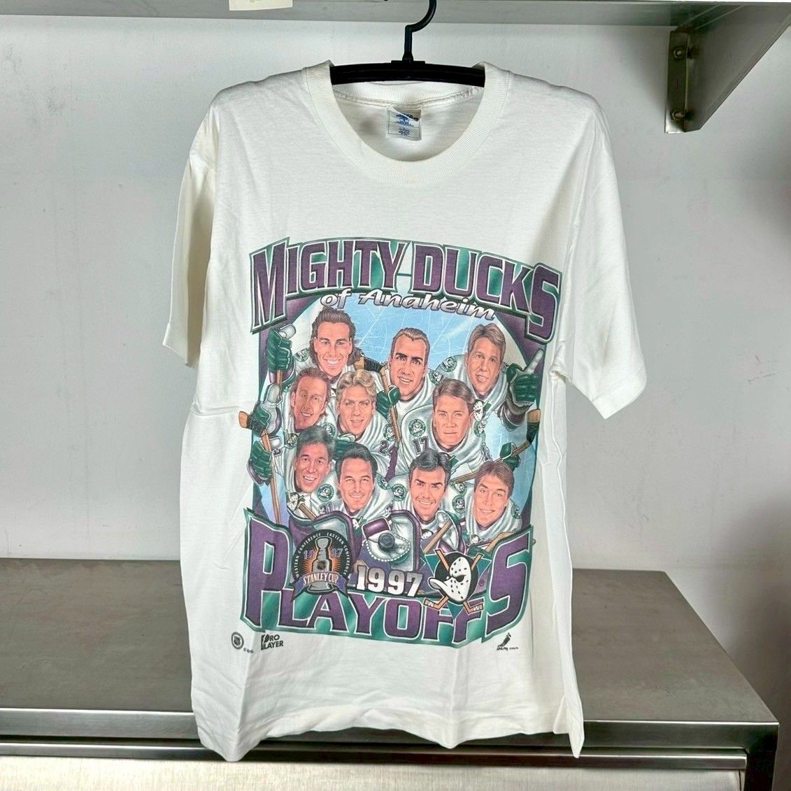 ​Vintage 1997 Mighty Ducks Playoffs Caricature NHL Pro Player Large T-Shirt