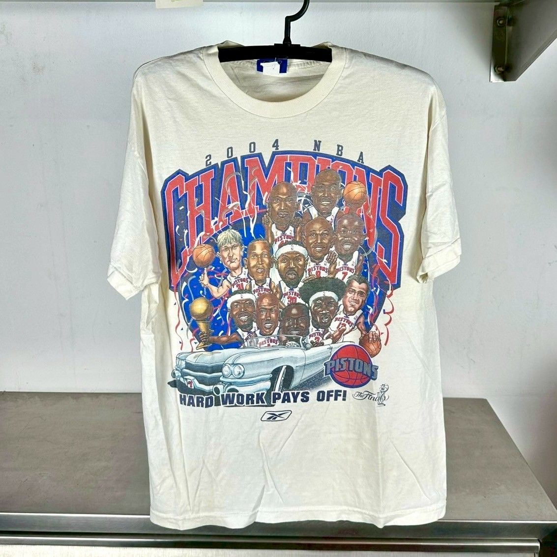 ​Vintage 2004 Detroit Pistons Champions Caricature Reebok NBA T-shirt