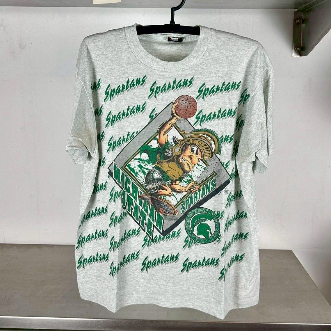 ​Vintage 90s Michigan State Spartans Basketball AOP NCAA T-shirt