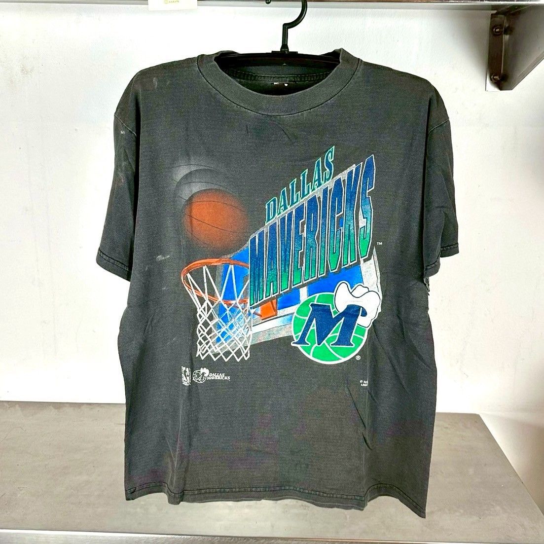 ​Vintage 90s Dallas Mavericks Basketball Retro Logo NBA T-shirt