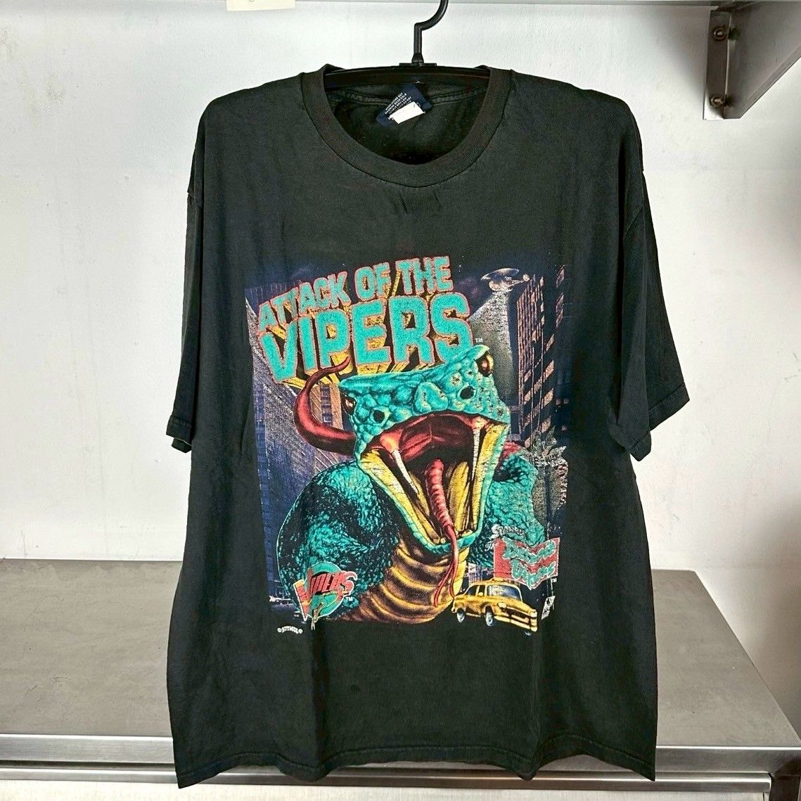 ​​Vintage 90s Detroit Vipers Attack of the Vipers IHL Graphic​ T-shirt