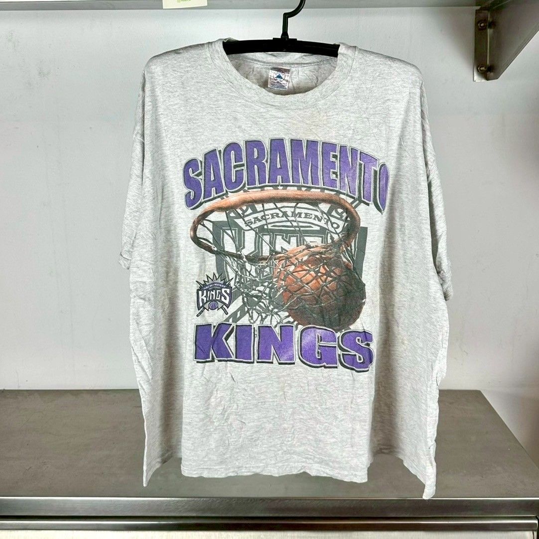 ​​​​​​Vintage 90s Sacramento Kings Basketball NBA T-shirt