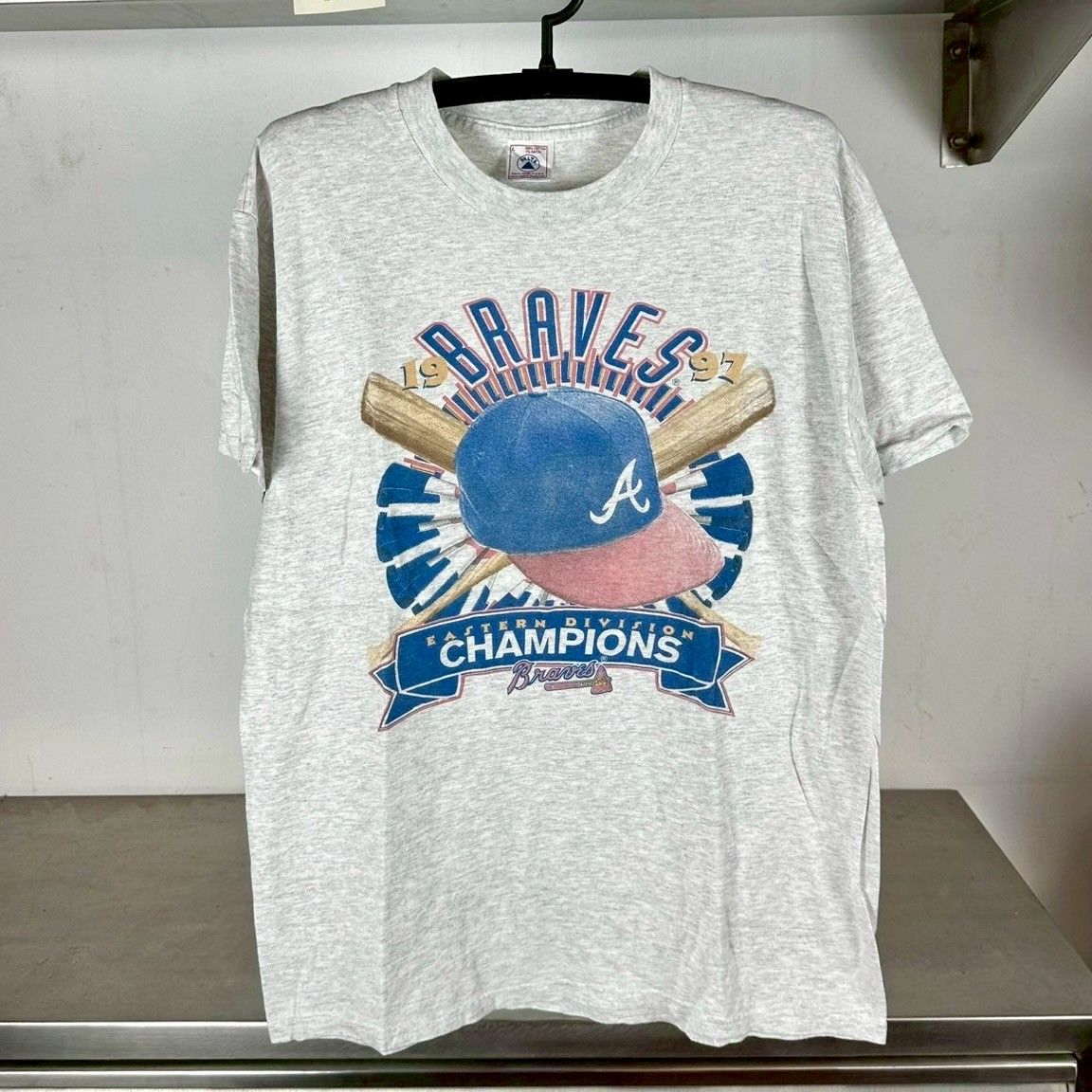 ​​​​​​Vintage 1997 Atlanta Braves Division Champions MLB T-shirt