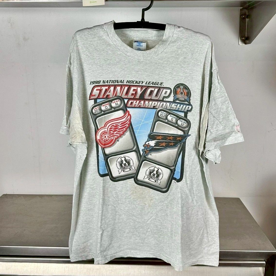 ​​​​​​​Vintage 1998 NHL Stanley Cup Championship Red Wings VS Capitals T-shirt