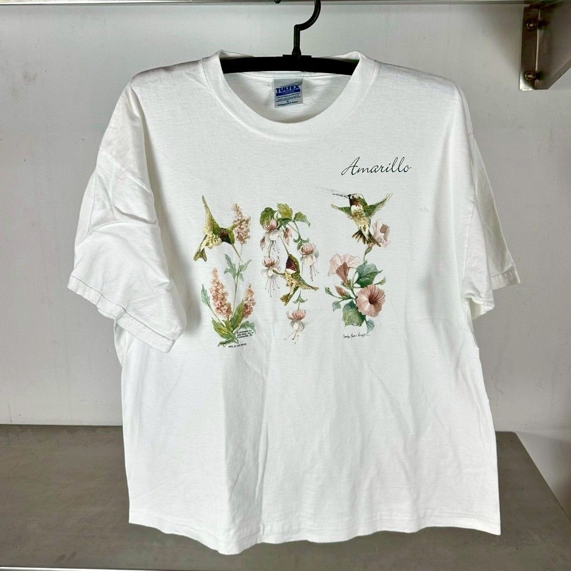Vintage 90s Amarillo Birds Flowers Artwork T-shirt