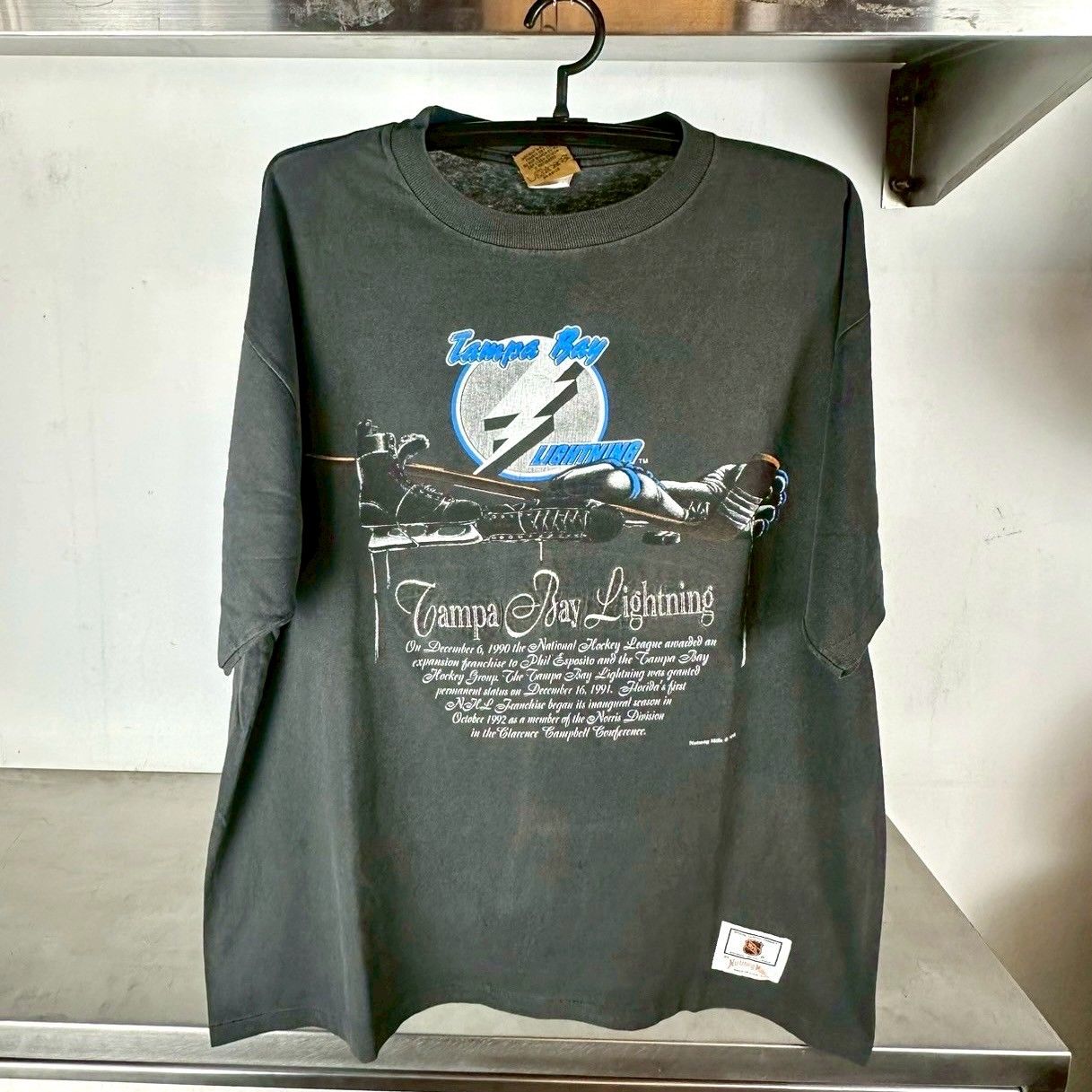 ​Vintage 90s Tampa Bay Lightning Hockey NHL Nutmeg T-shirt