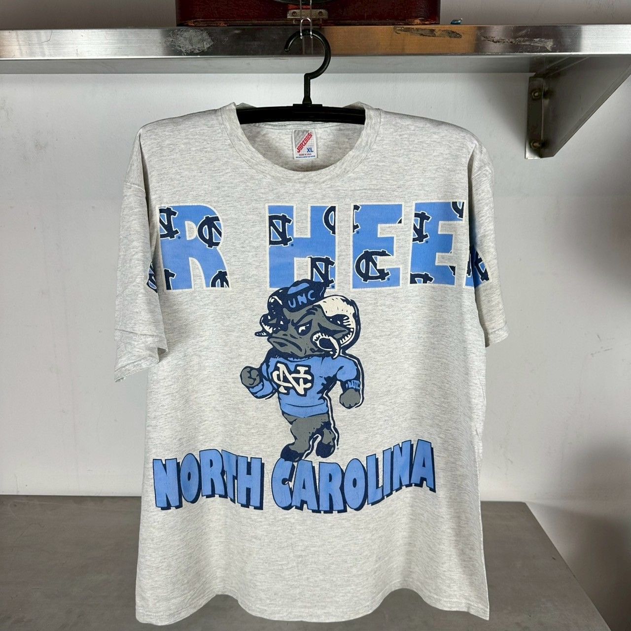 ​Vintage 90s UNC Tar Heels NCAA T-shirt