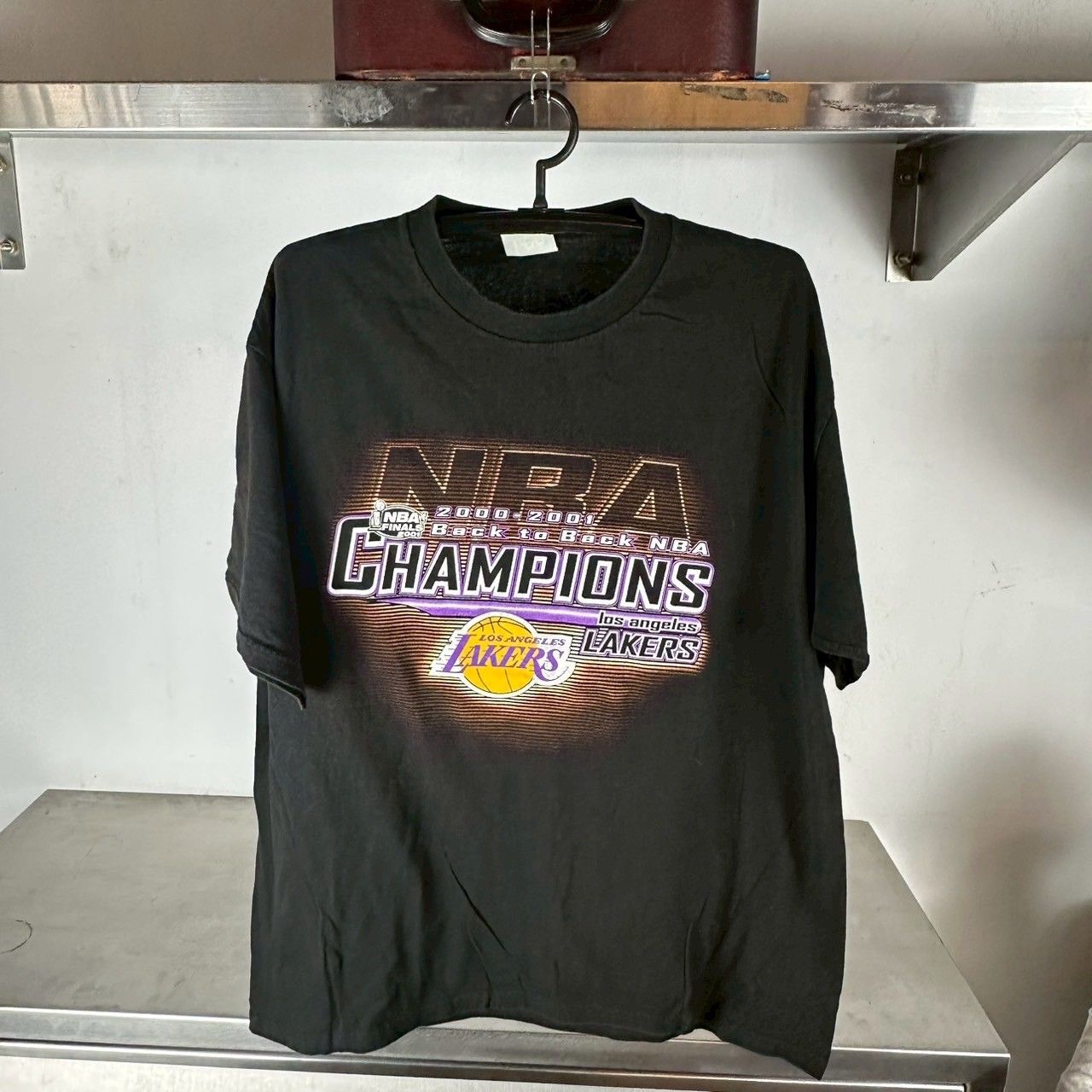 ​Vintage 2001 LA Lakers NBA Back to Back Champions T-shirt