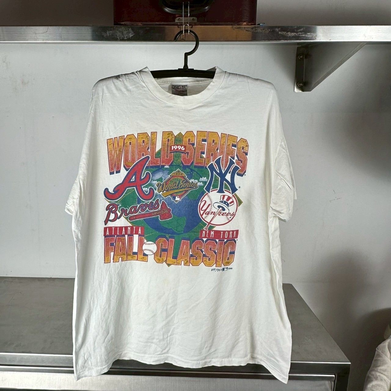 ​Vintage 1996 MLB World Series Braves Yankees Fall Classic T-shirt