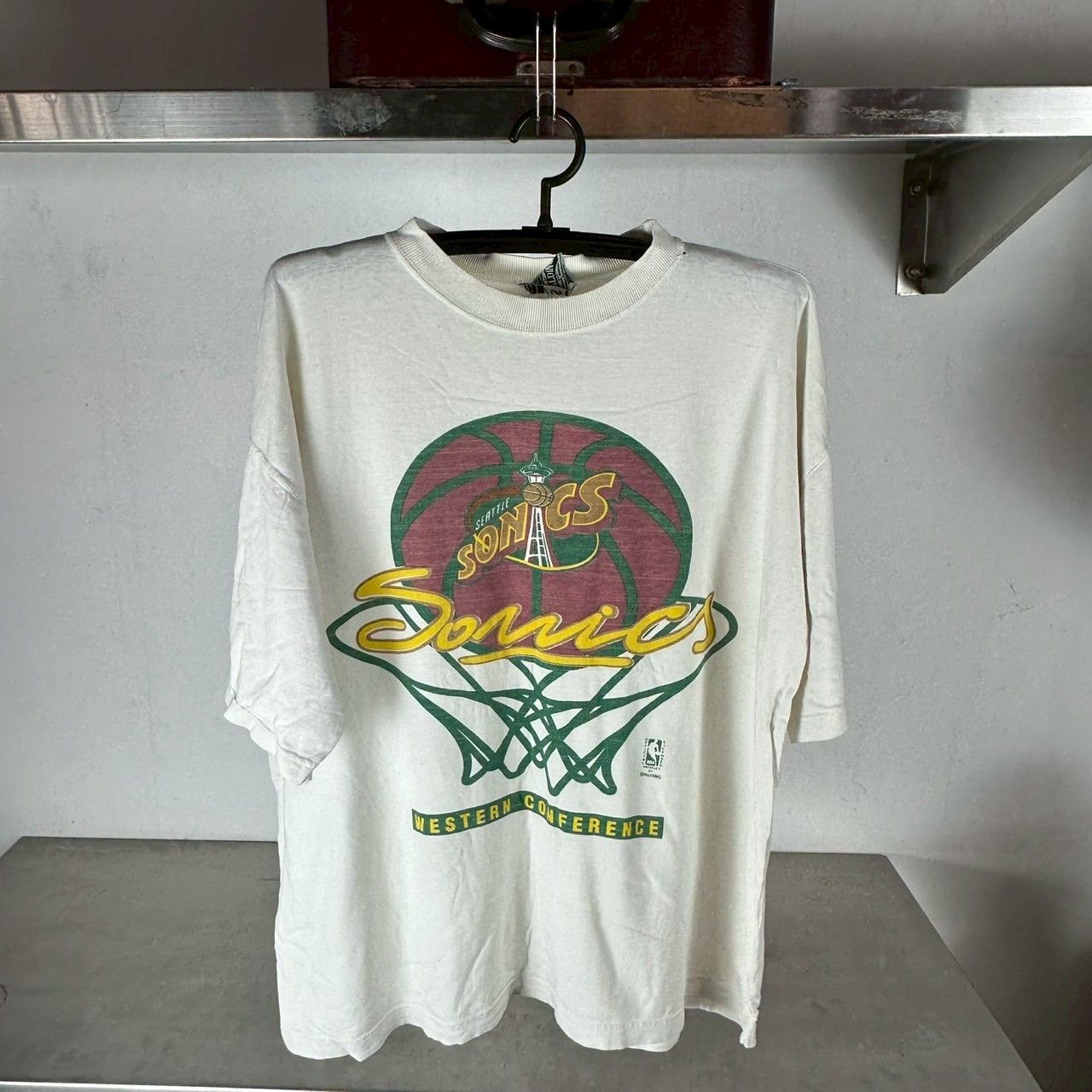 ​Vintage 90s Seattle Supersonics Basketball NBAT-shirt