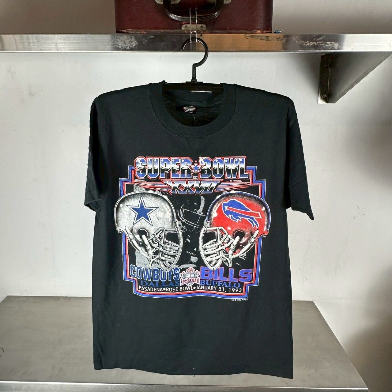 ​​​​​Vintage 1993 NFL Super Bowl Cowboys VS Bills Graphic T-shirt