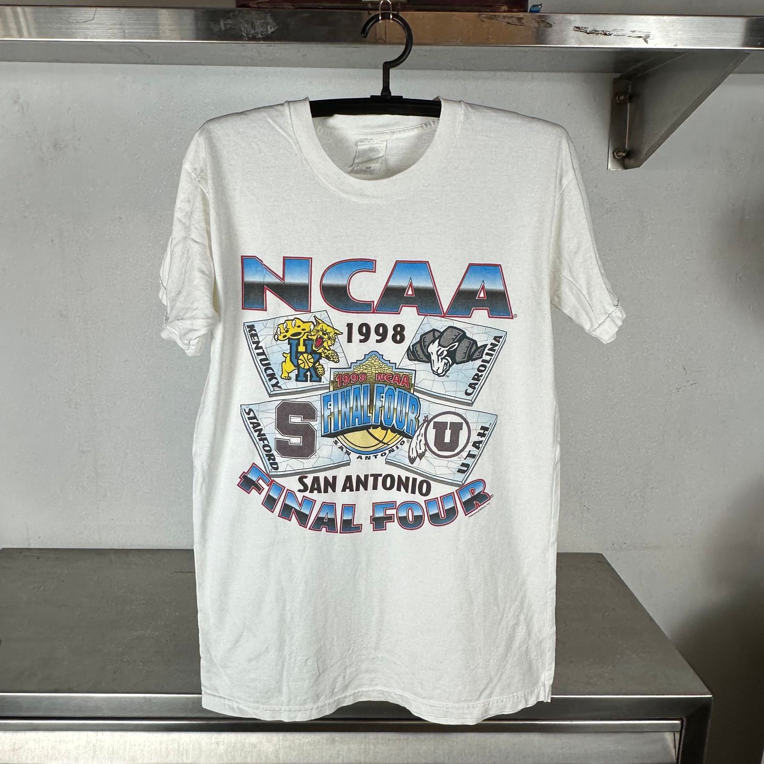 ​Vintage 1998 NCAA Basketball Final Four T-shirt