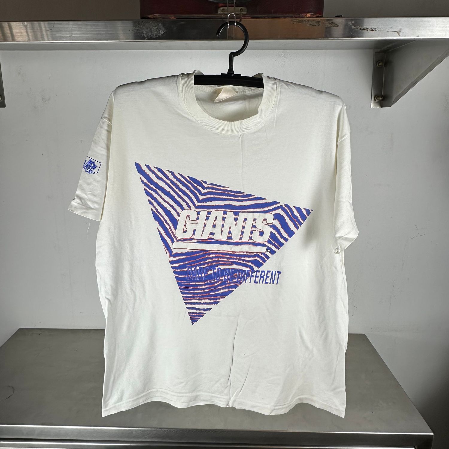​Vintage 90s New York Giants Dare To Be Different NFL T-shirt