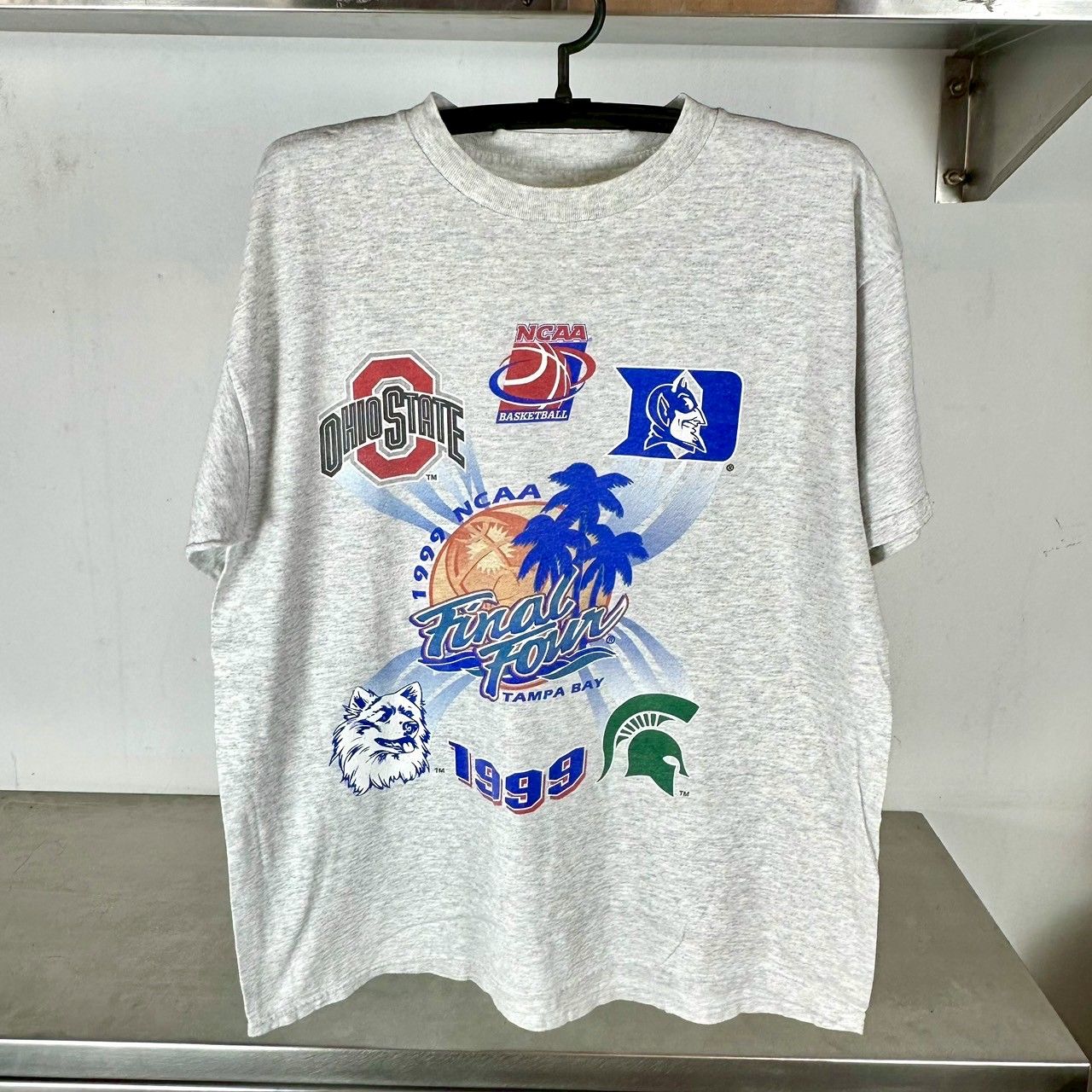 ​Vintage 1999 NCAA Basketball Final Four T-shirt