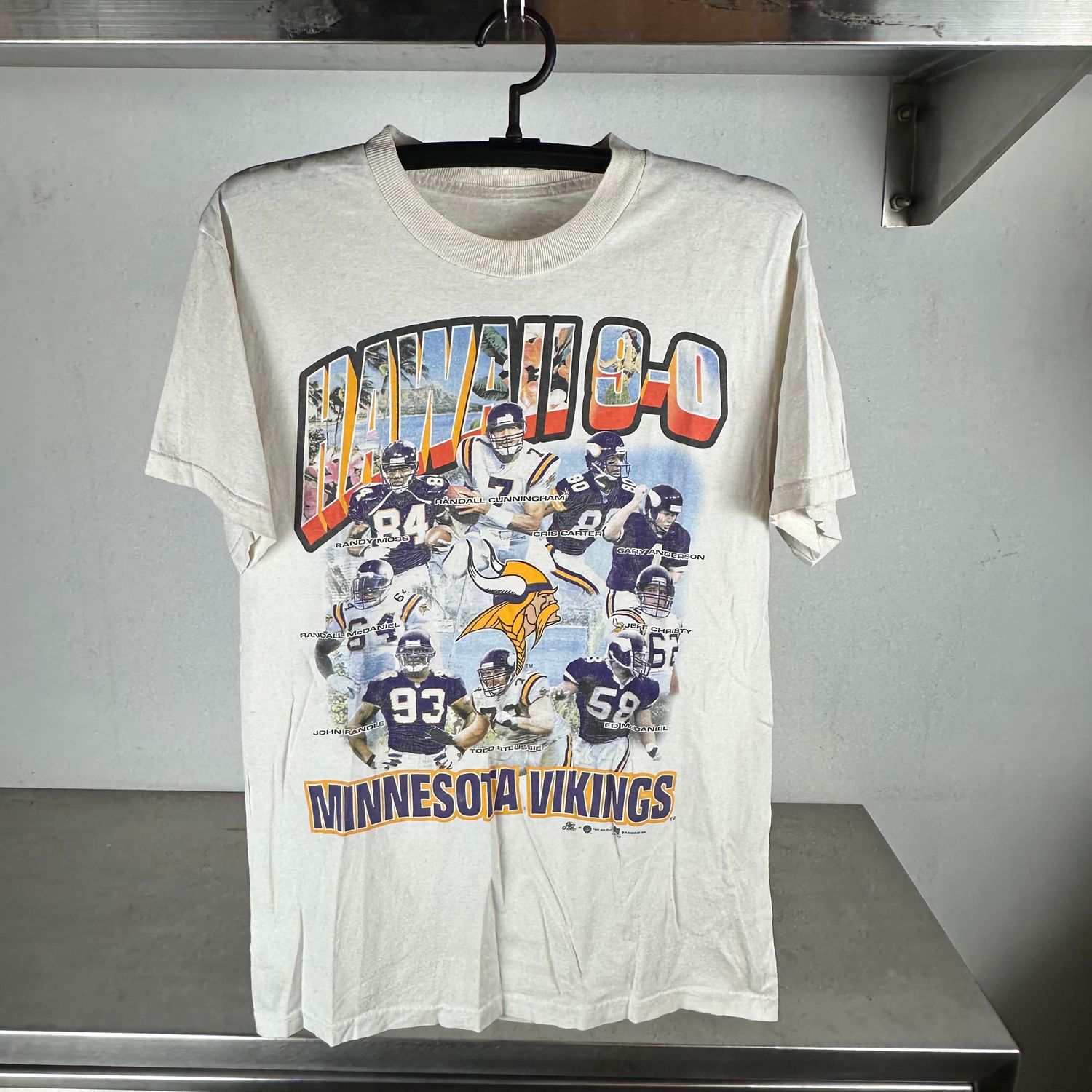 ​​Vintage 1998 Minnesota Vikings Hawaii 9-0 NFL T-Shirt