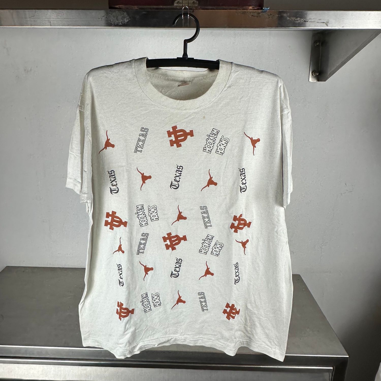 ​​Vintage 90s Texas Longhorns Hook Em Horns NCAA T-Shirt
