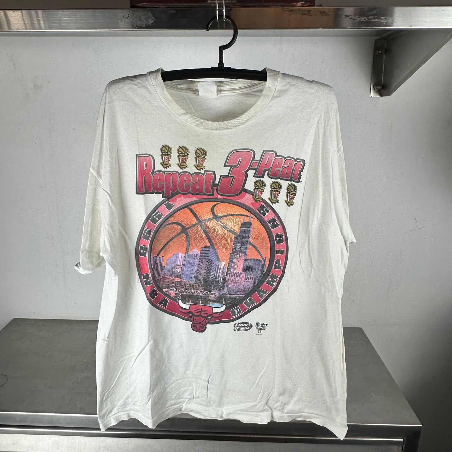 ​Vintage 1998 Chicago Bulls 3 Peat NBA Champions Starter T-shirt