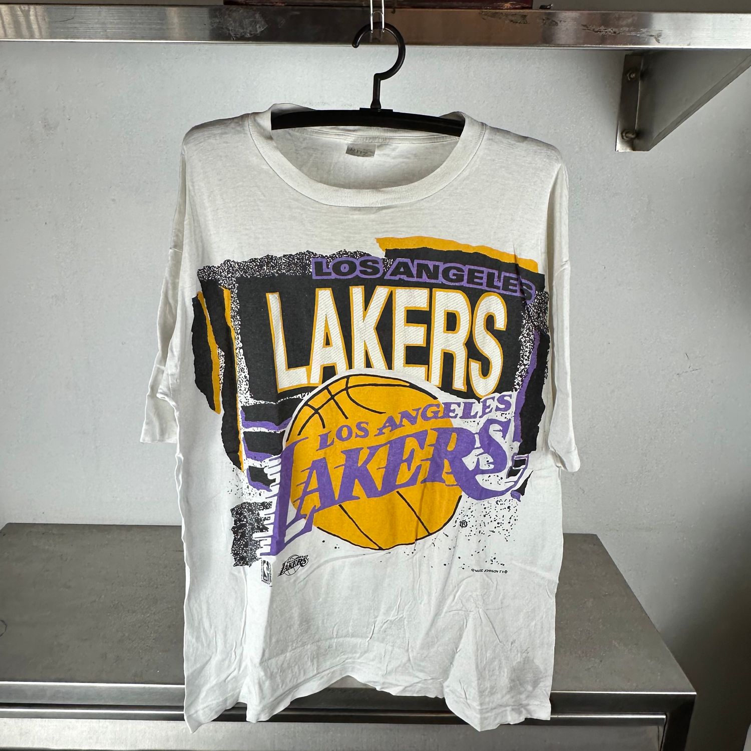 ​Vintage 90s Los Angeles Lakers Basketball NBA Graphic T-shirt