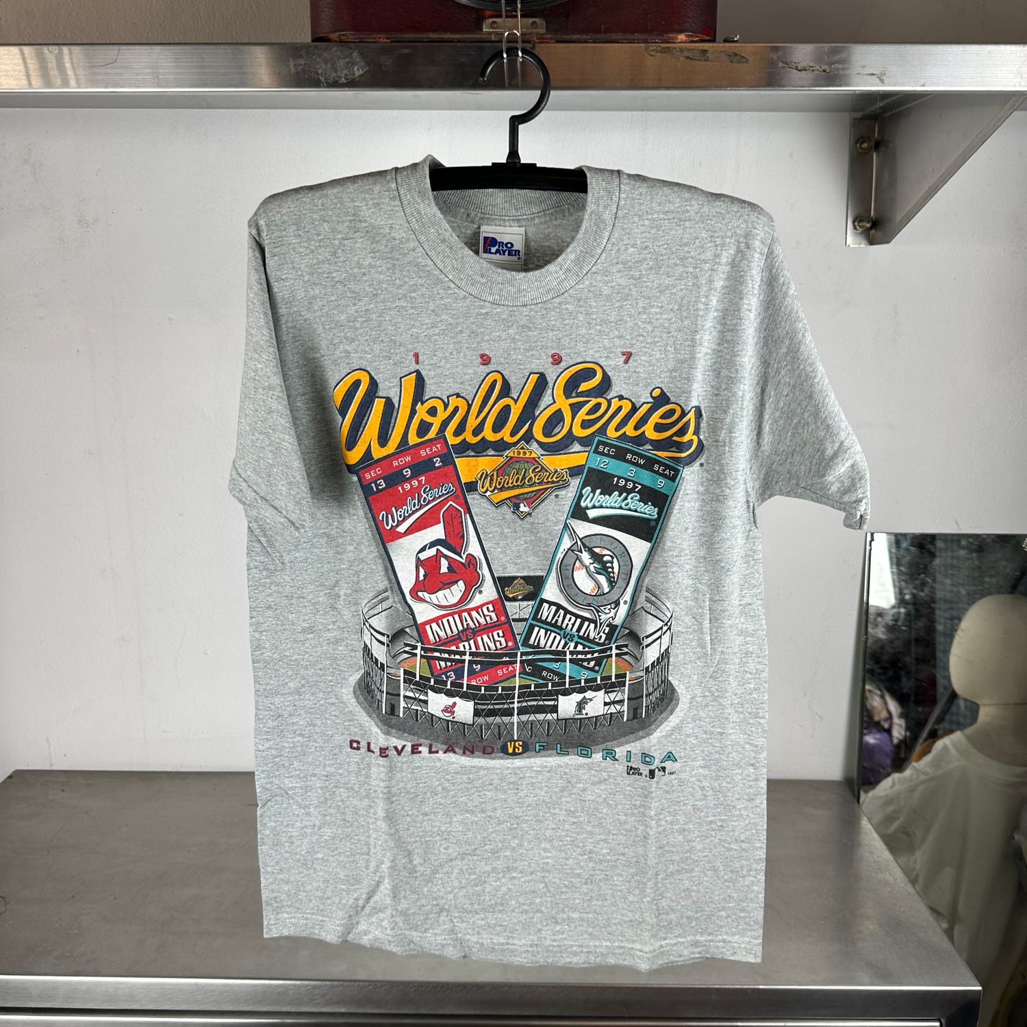 ​Vintage 1997 MLB World Series Indians VS Marlins T-shirt