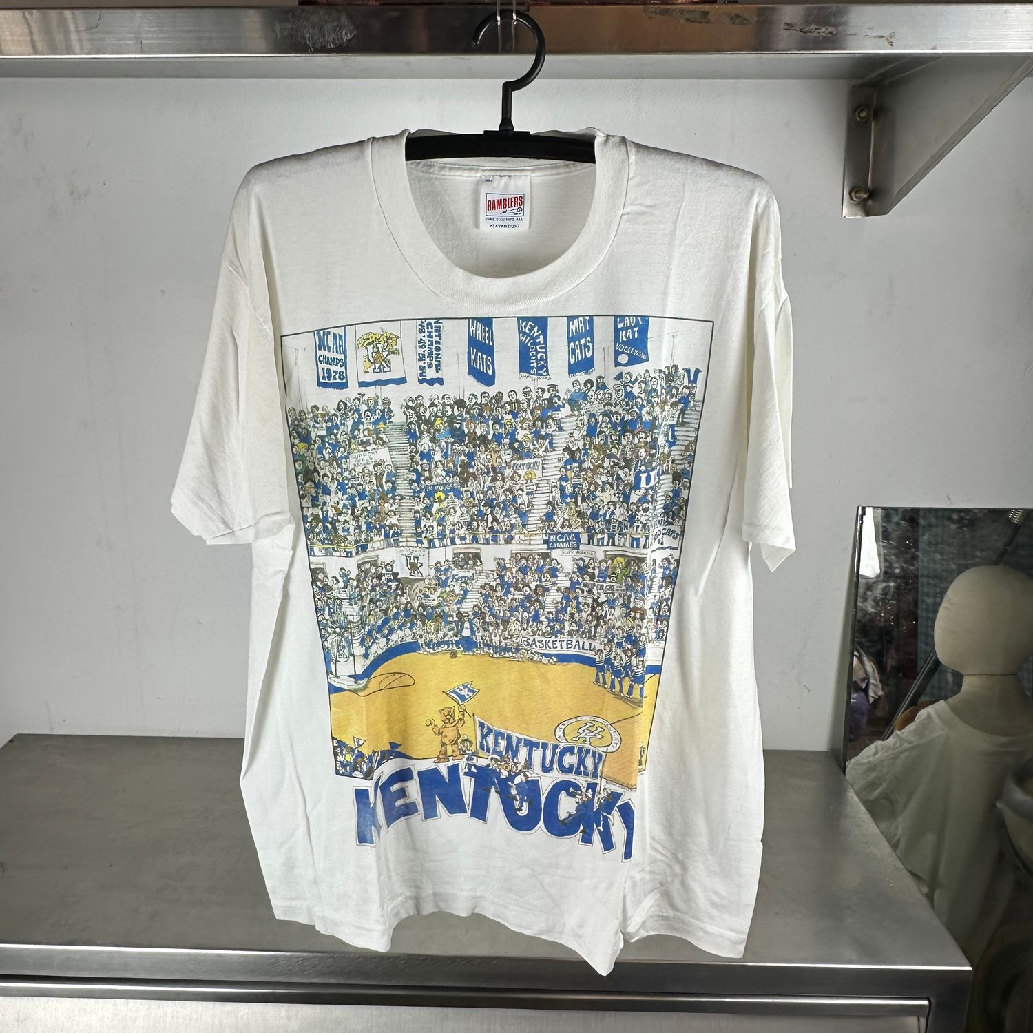​Vintage 1987 Kentucky Wildcats Basketball NCAA T-shirt
