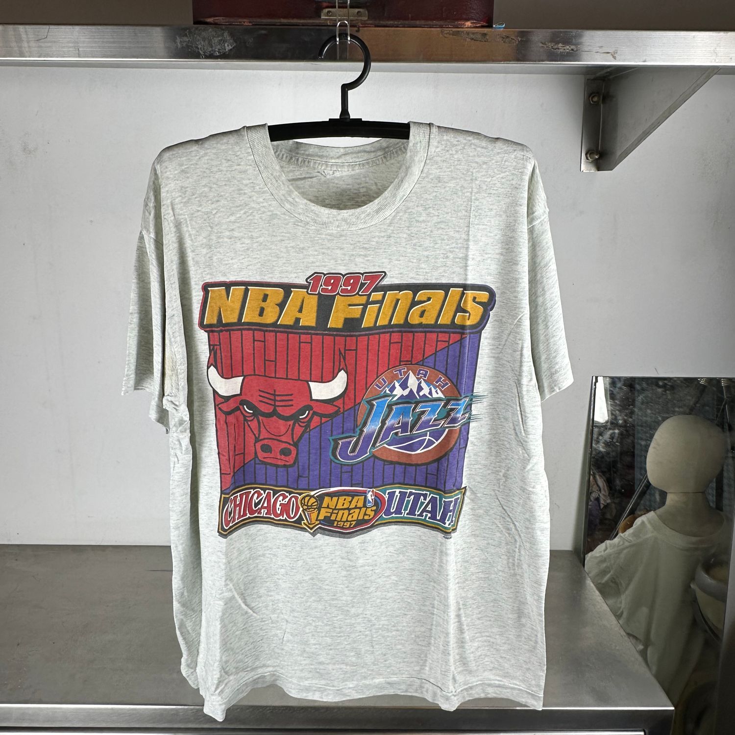 ​Vintage 1997 NBA Finals Chicago Bulls VS Utah Jazz T-shirt