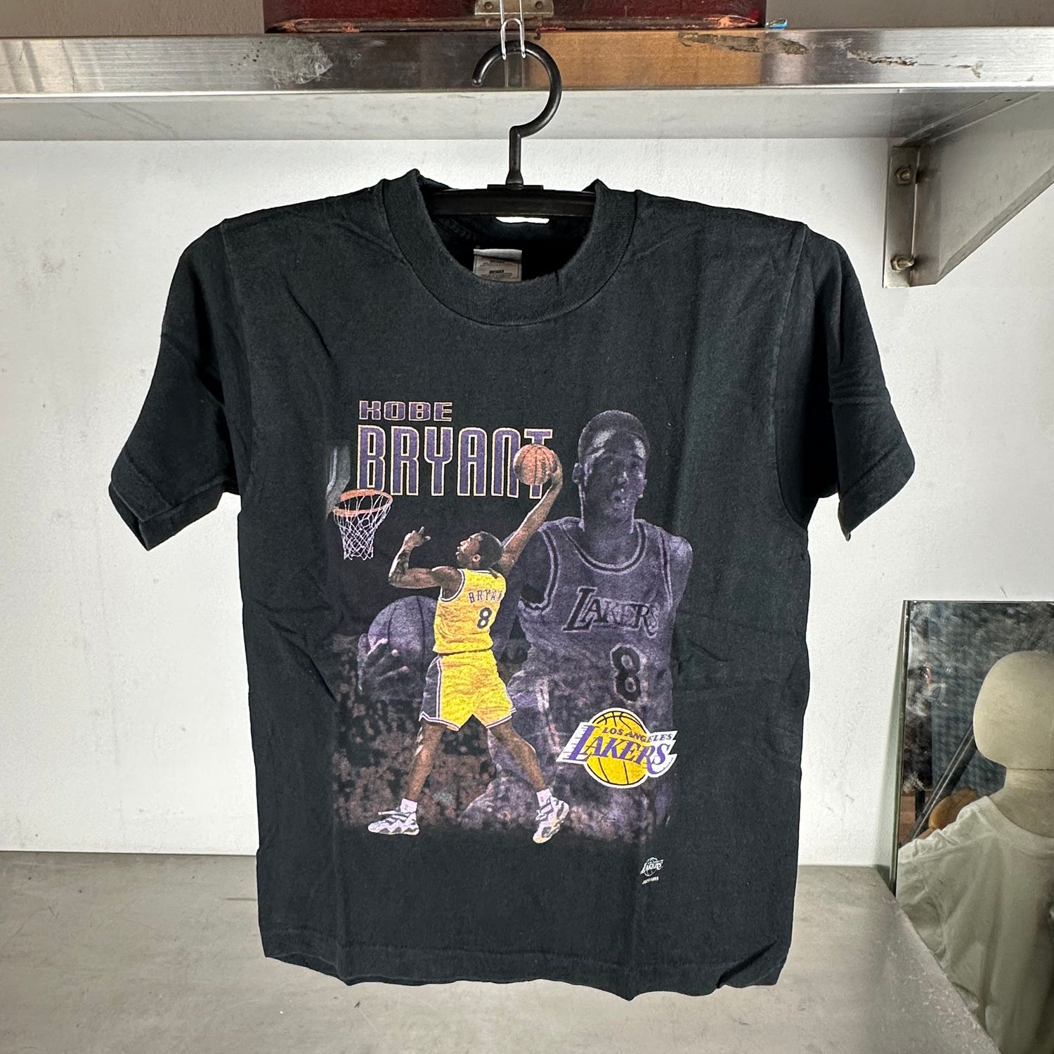 ​Vintage 90s Kobe Bryant LA Lakers NBA Youth T-shirt