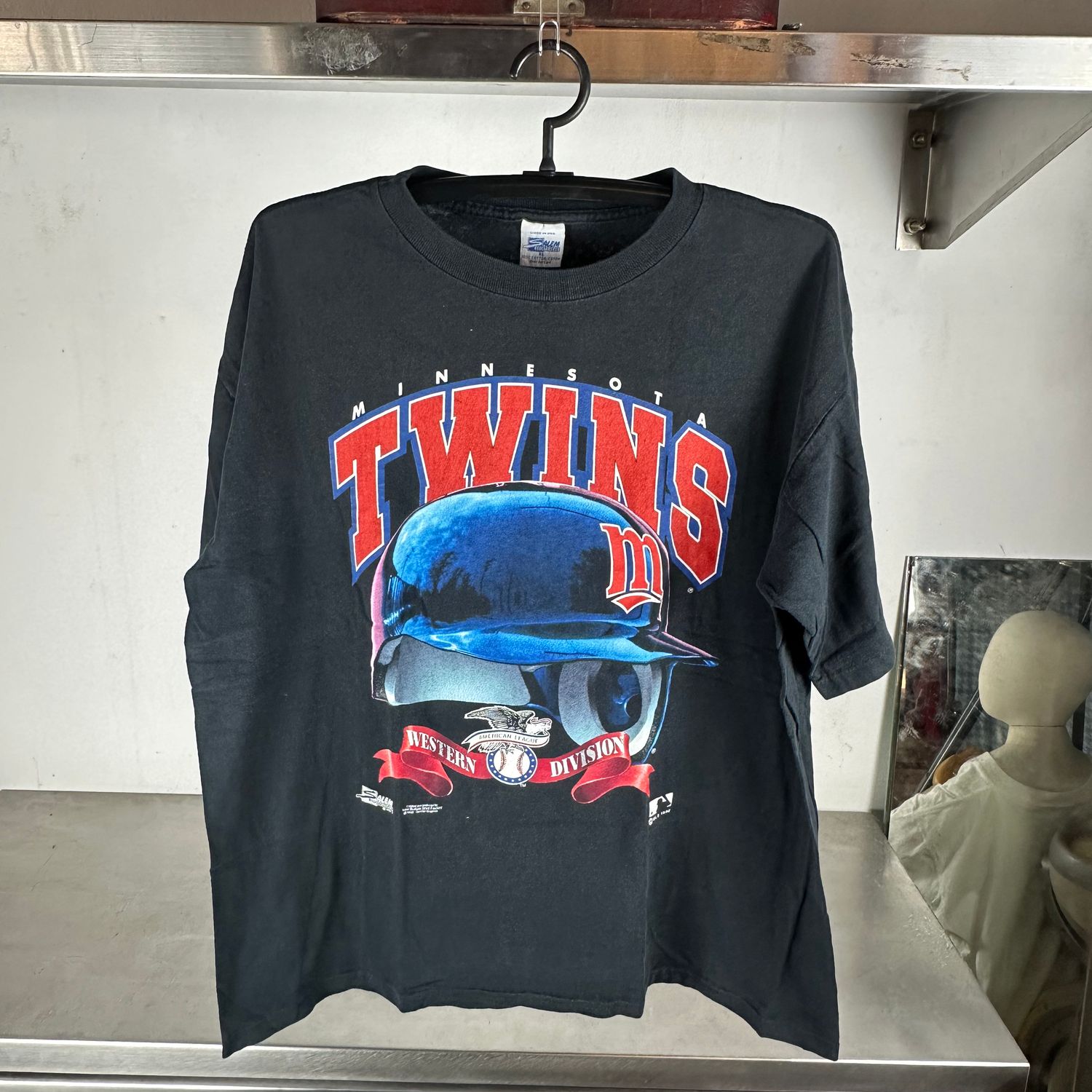​Vintage 1992 Minnesota Twins Helmet MLB Salem Sportswear T-shirt