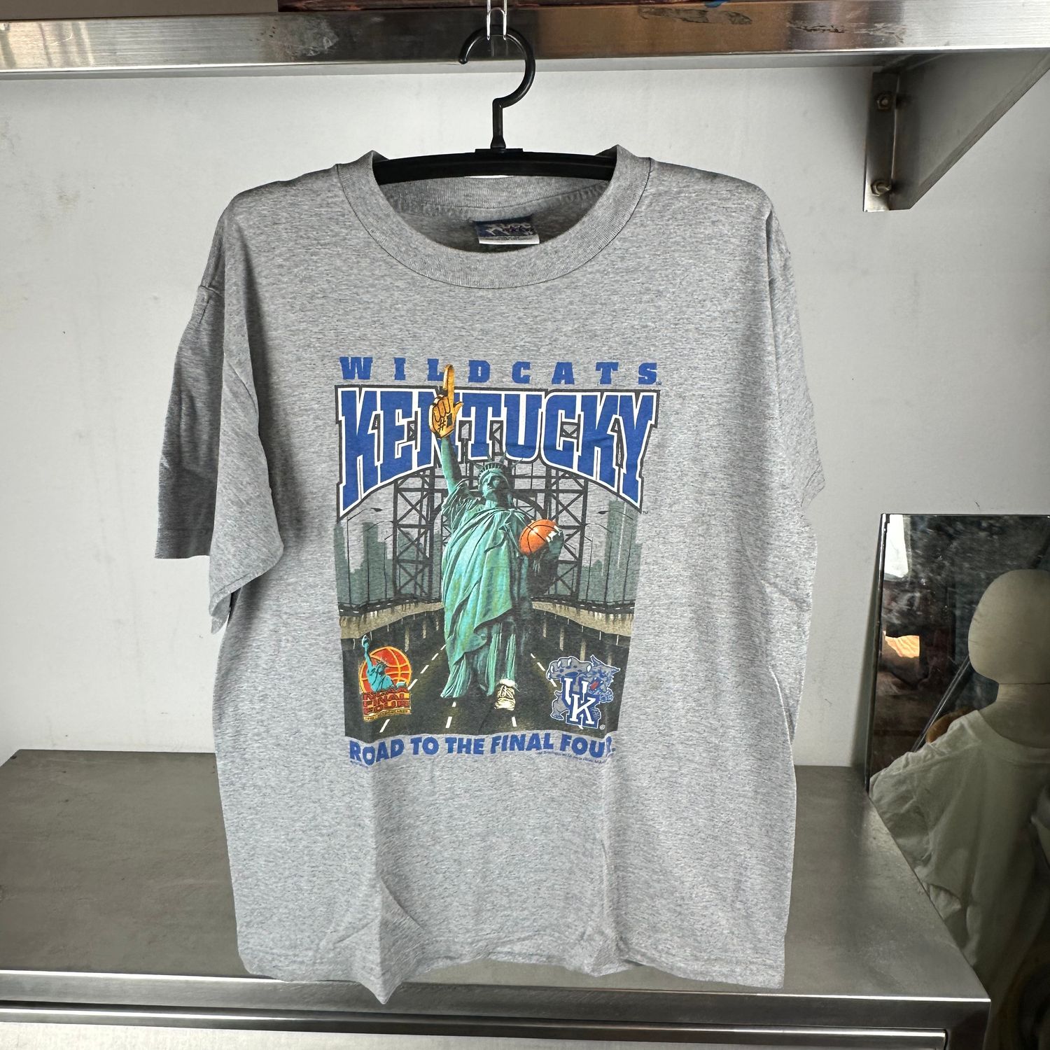 ​Vintage 1996 Kentucky Wildcats Road to the Final Four NCAA T-shirt