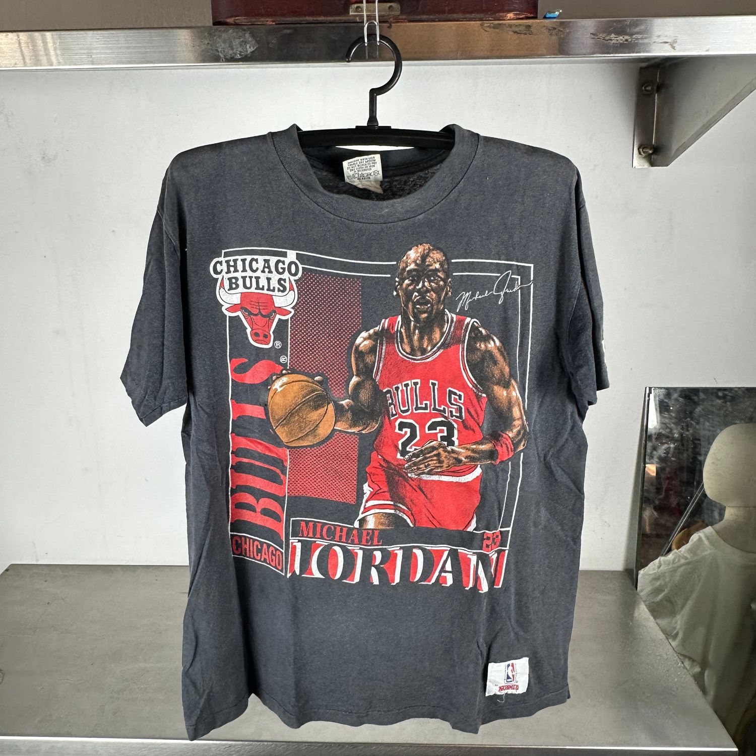 ​Vintage 90s Michael Jordan Chicago Bulls NBA Nutmeg T-shirt