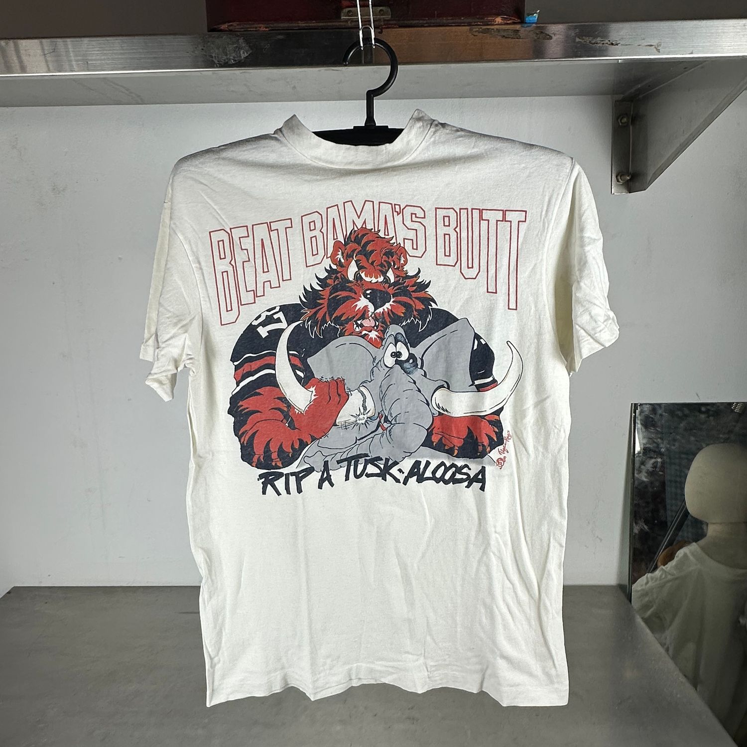 ​​Vintage 80s Clemson Tigers Beat Bama&#39;s Butt NCAA Graphic T-shirt