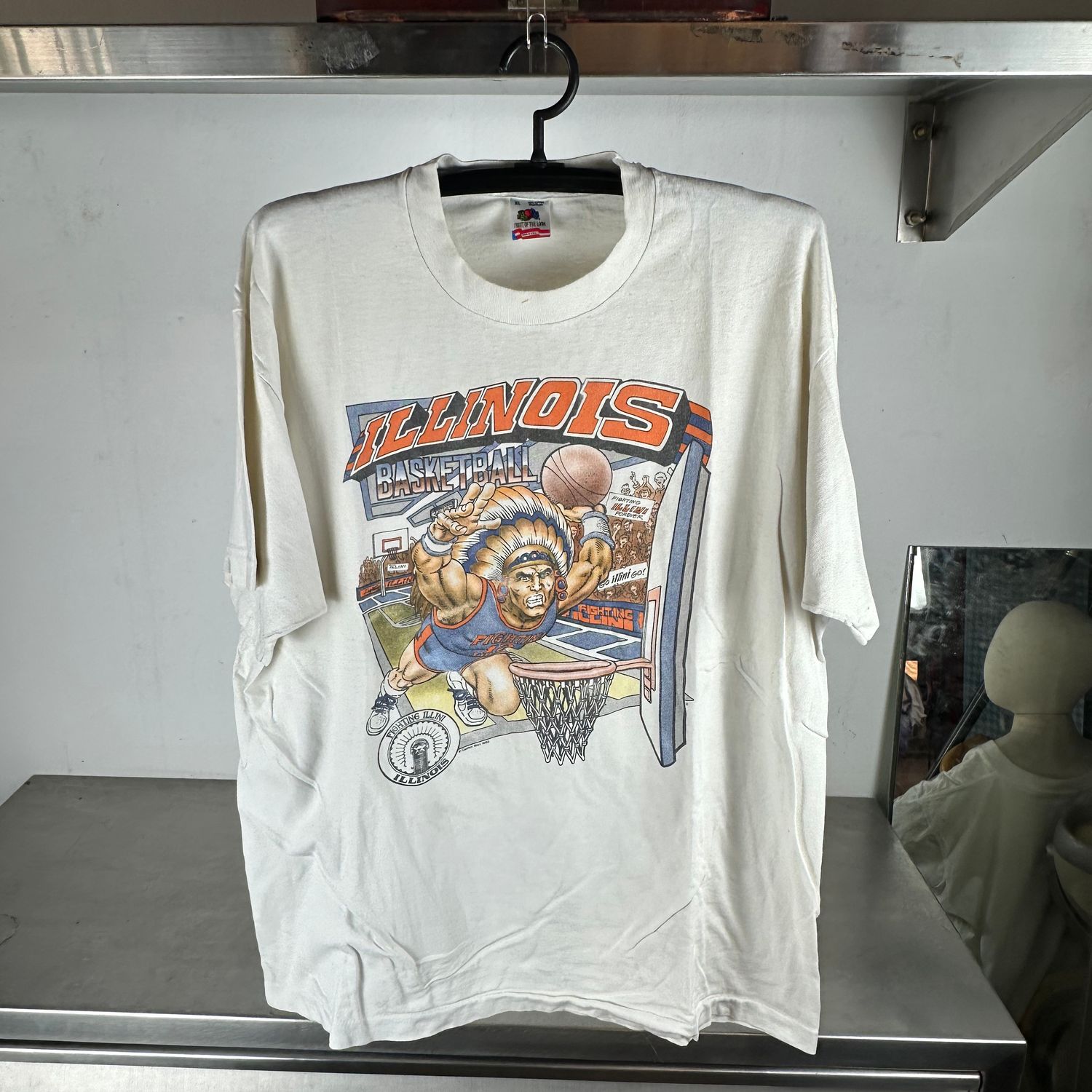 ​Vintage 1989 Illinois Fighting Illini Basketball NCAA Graphic T-shirt