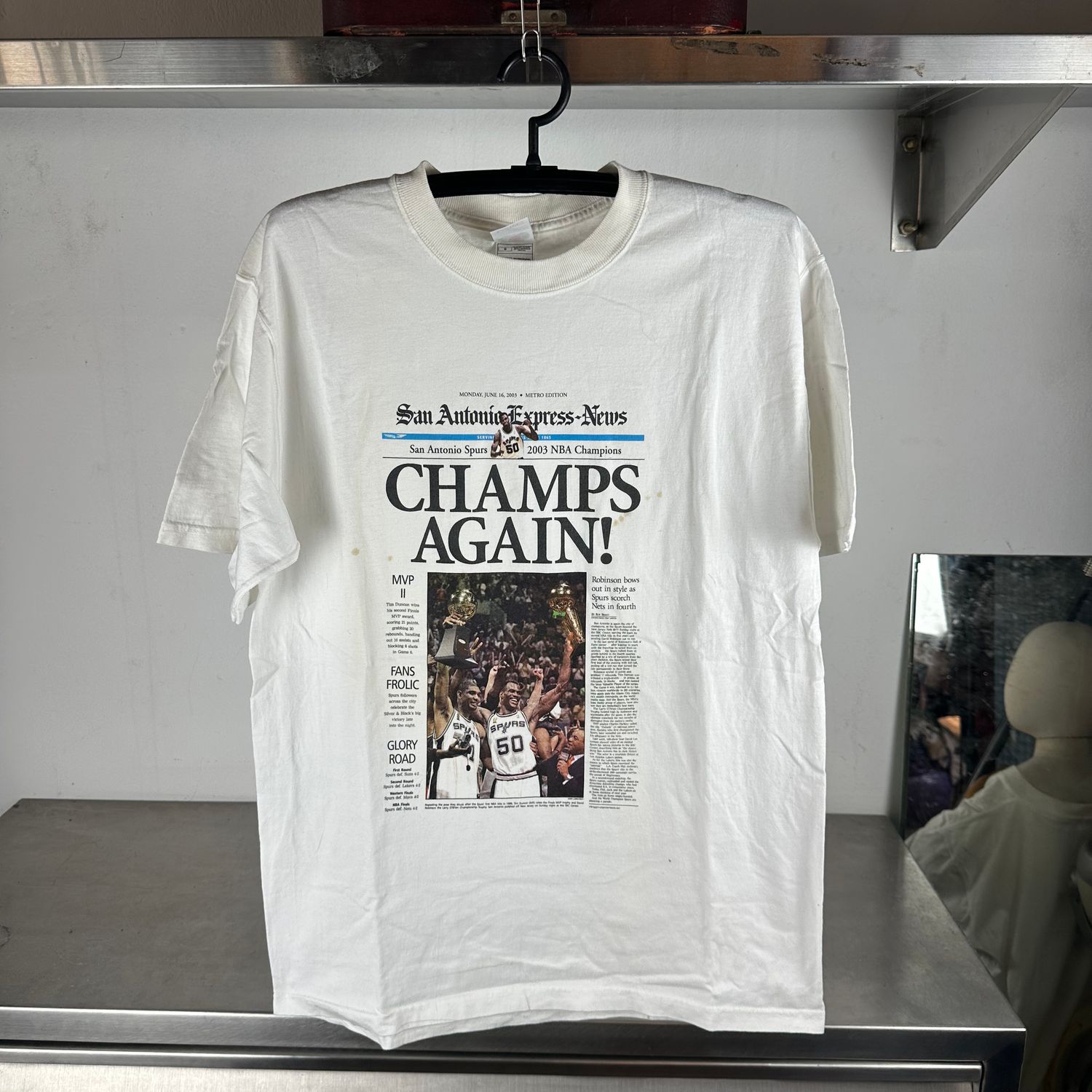 ​Vintage 2003 San Antonio Spurs Champs Again! NBA Newspaper T-shirt