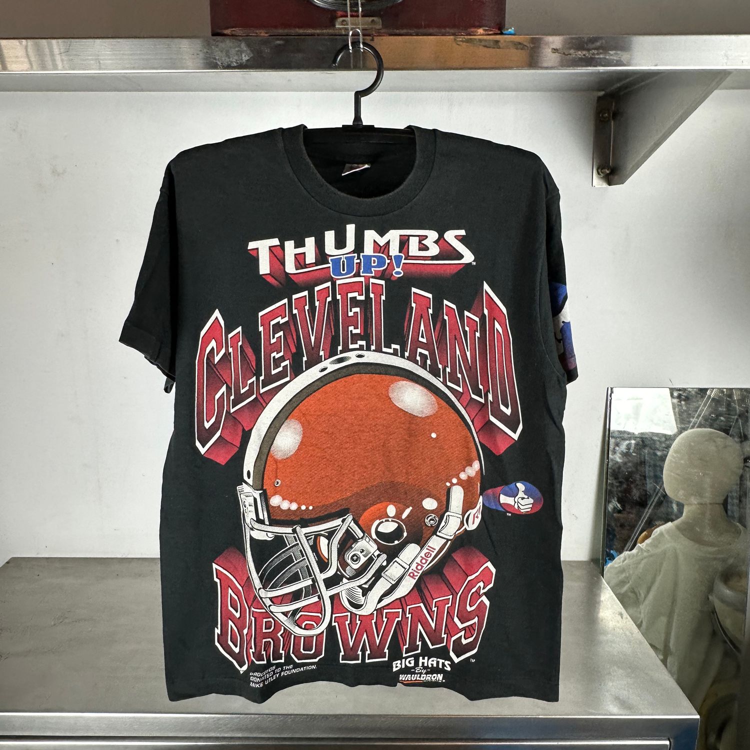​Vintage 90s Cleveland Browns NFL Thumbs Up! Wauldron T-Shirt