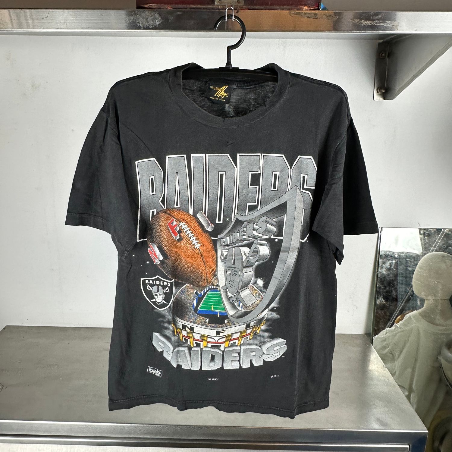 ​Vintage 1994 Los Angeles Raiders Football NFL Graphic T-Shirt