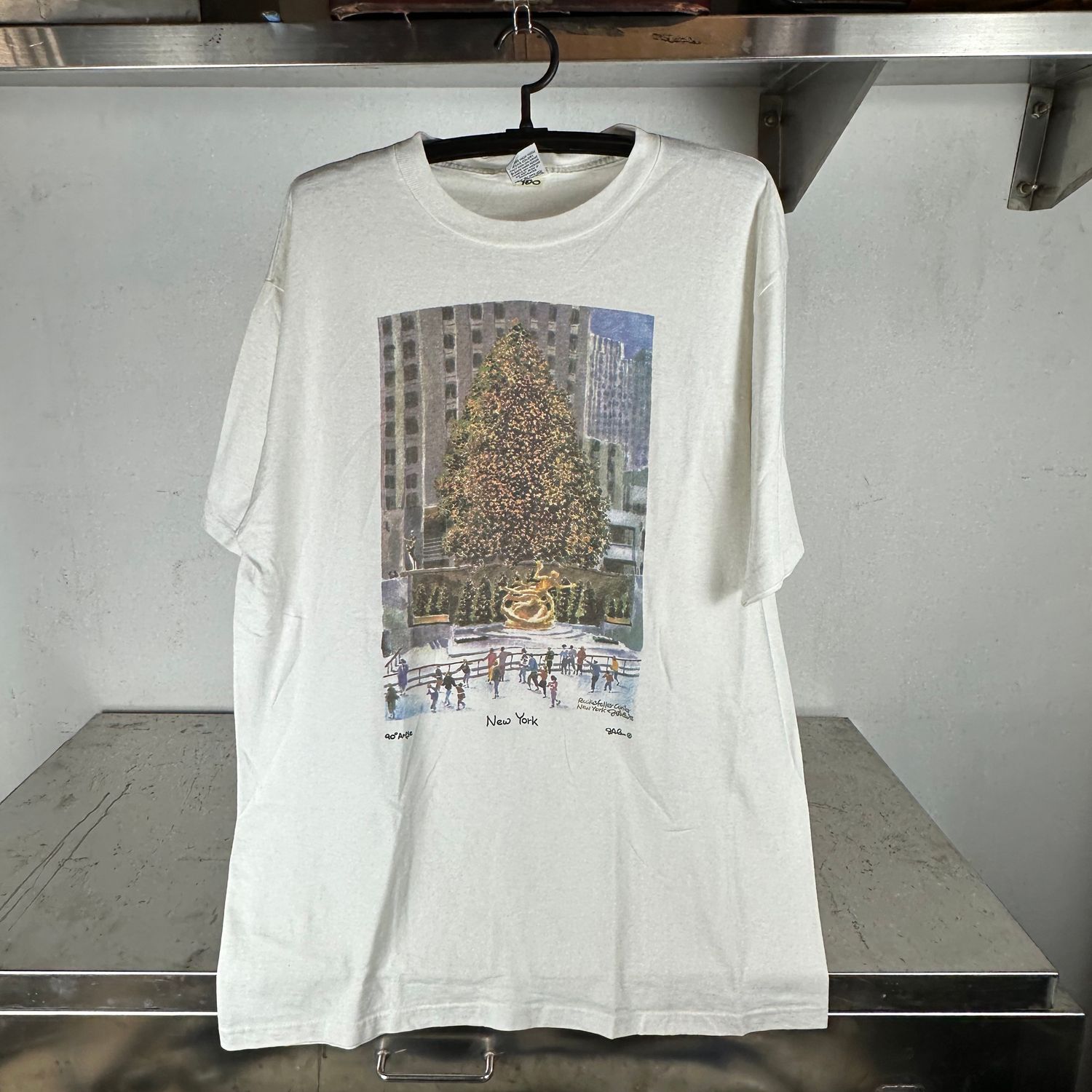 Vintage 1990 New York Rockefeller Center Artwork Graphic T-Shirt